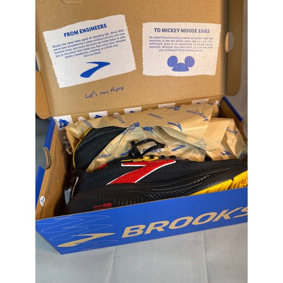 Brooks Run Disney Women display picture 3
